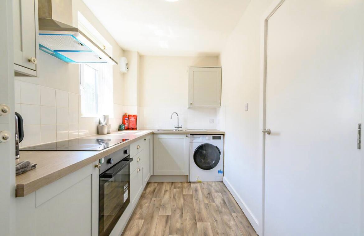 Spotless kitchen after end of tenancy clean